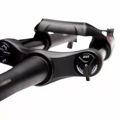 Fourche MARZOCCHI BOMBER Z2 27,5" 140 Mm Rail Sweep-Adj Axe 15 Mm Boost Déport 44 Mm Noir Mat -VTT Semi-Rigides grand magasin 600x600 167330 15608679975222 1